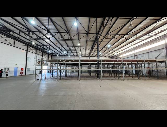 1,551M² WAREHOUSE TO LET IN SPARTAN